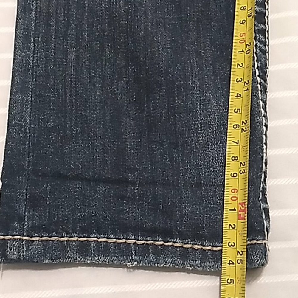 Silver Tuesday Dark Wash Capri Blue Jeans - Picture 10 of 10